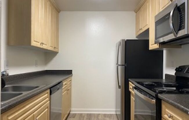 2 beds, 2 baths, 855 sqft, $2,395, Unit 1775 - 296