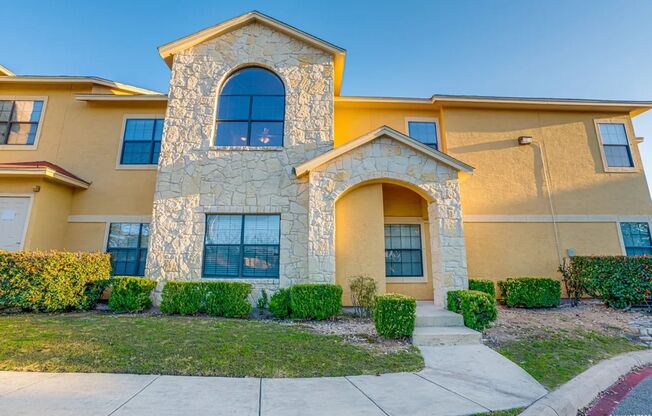 GREAT LOCATION NEAR MEDICAL & USAA | 3 BEDS | 3.5 BATHS