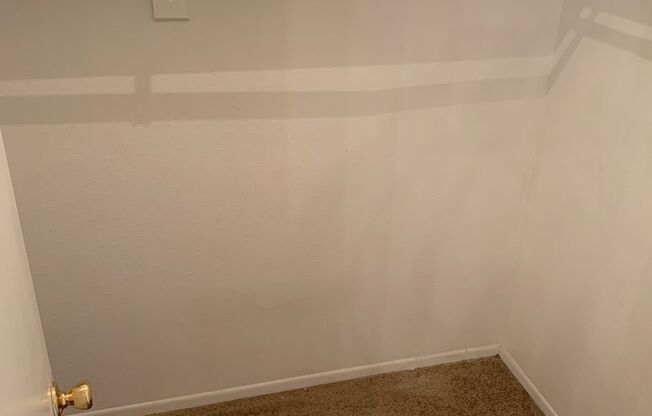 1 bed, 1 bath, 470 sqft, $745, Unit 915