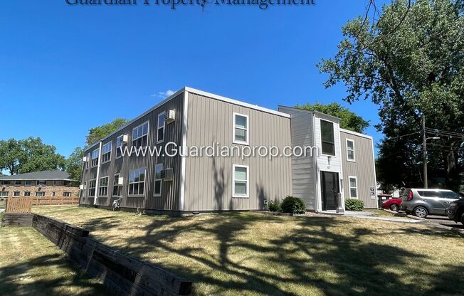 Recently Renovated Northeast Minneapolis, Main Floor, Parking, Very Bright, Laundry in Building, Sept