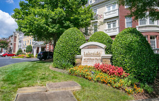 Lakeside Front Entry