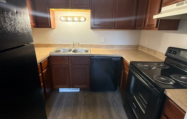 2 beds, 1 bath, 908 sqft, $835, Unit 5011 Fairmont
