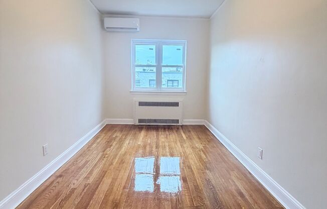 33 E 54 ST