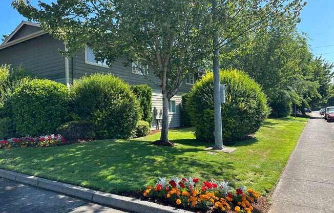 2 beds, 1 bath, 900 sqft, $1,429, Unit 85H