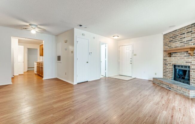 2BR Townhome on a Greenbelt!