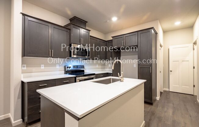 2 Bedroom Oasis in the Heart of Happy Valley!