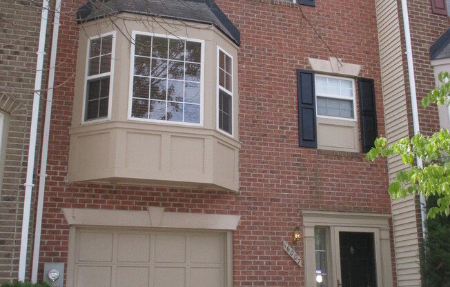 BEAUTIFUL 3 BR/2.5 BA Townhouse in Bowie! Close to Allen Pond Park!