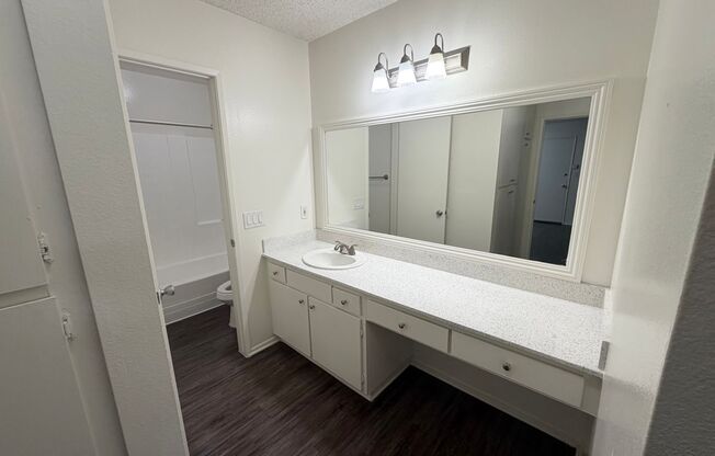 1 bed, 1 bath, 713 sqft, $2,125, Unit A027