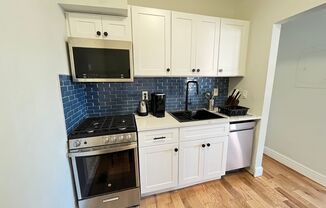 1 bed, 1 bath, $2,000, Unit 634 George 1