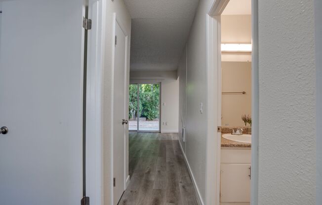 3 beds, 1 bath, 872 sqft, $1,850, Unit 2-25