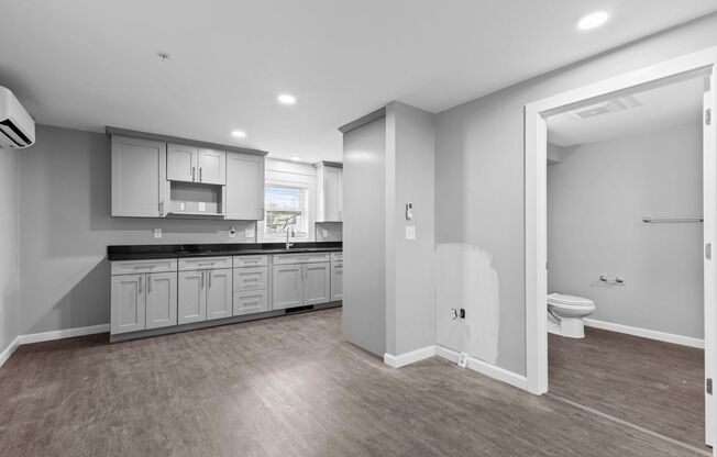 3 beds, 1 bath, 1,300 sqft, $3,250, Unit 9 Monarch Way Apt 101