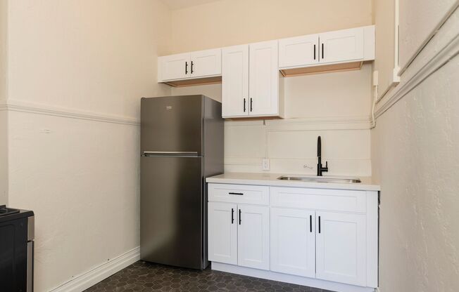 Studio, 1 bath, 465 sqft, $1,550, Unit 306