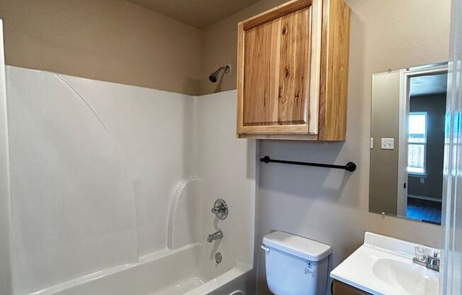 3 beds, 2 baths, $1,350