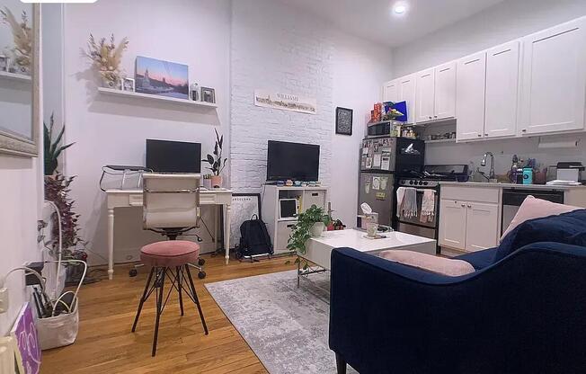 259 W 18 ST