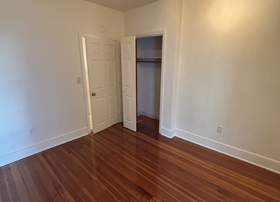 3 beds, 1 bath, 1,250 sqft, $3,000, Unit 1