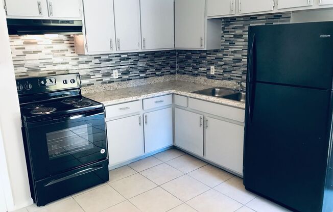 2 beds, 1 bath, 900 sqft, $1,249, Unit 06
