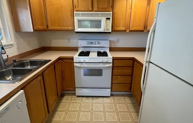 Available 2 bedroom Town House with Parking