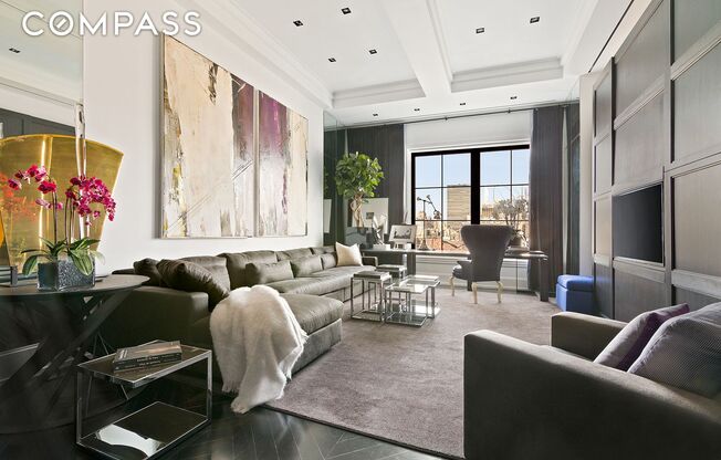 212 W 18 ST
