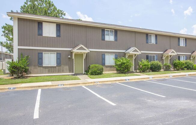 3 beds, 2.5 baths, 1,322 sqft, $950