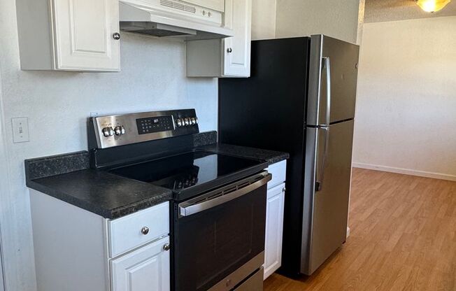 2 beds, 1 bath, 785 sqft, $1,550, Unit B