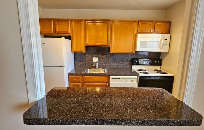 1 bed, 1 bath, 725 sqft, $1,325, Unit H09
