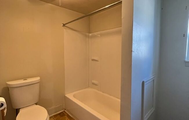 3 beds, 1 bath, $950