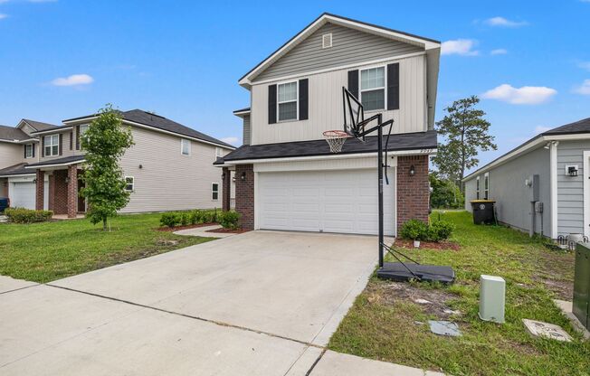 Stunning single-family 4bed/2.5 bath home