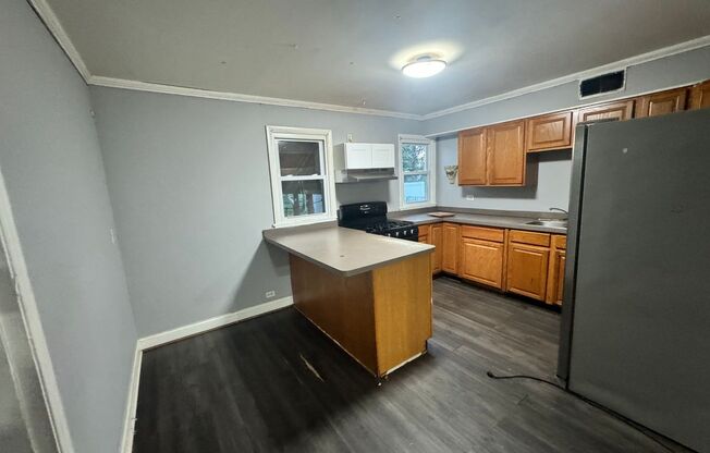 3 beds, 1 bath, $1,900