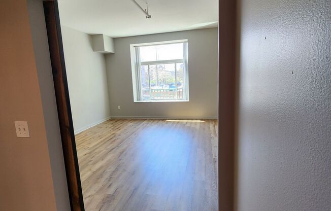 2 beds, 2 baths, 871 sqft, $1,695, Unit Unit 302