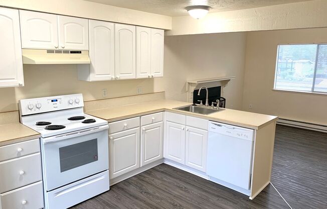 2 beds, 1 bath, 820 sqft, $1,550, Unit 1522D