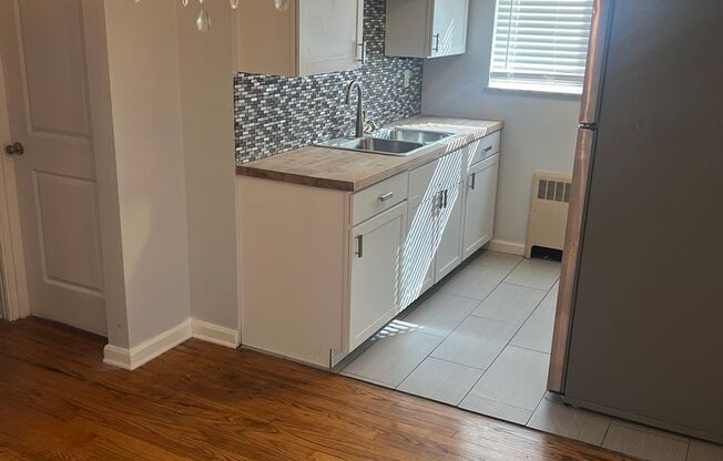 1 bed, 1 bath, $850, Unit 2