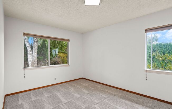 Wonderful 4 bedroom, 2 Bath on Oversized lot with Mt Hood Views.
