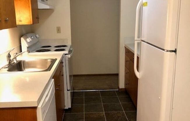 2 beds, 1 bath, 800 sqft, $1,695, Unit 5