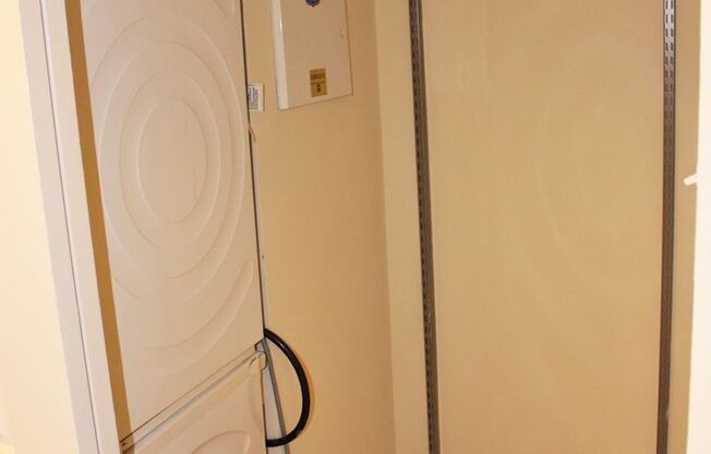 3 beds, 2 baths, $5,250, Unit 205