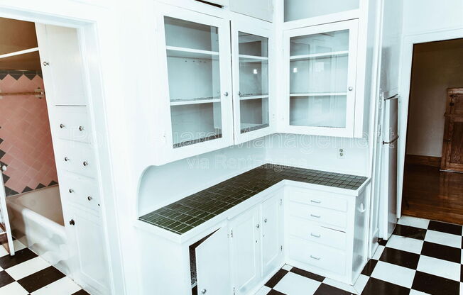 Studio, 1 bath, 675 sqft, $875, Unit 11