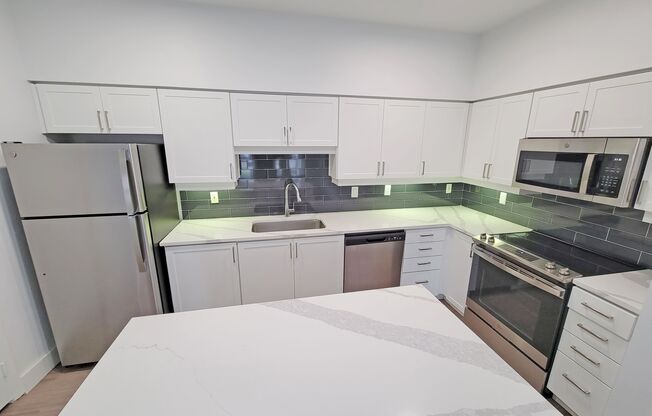 1 bed, 1 bath, 748 sqft, $2,035