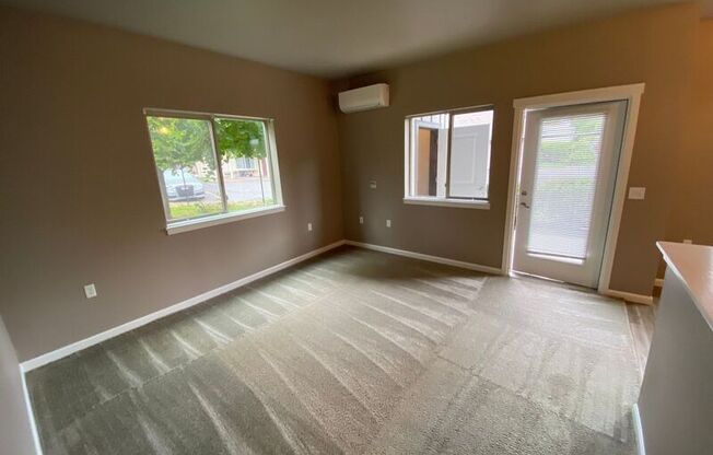 4225 HAWTHORNE AVE NE