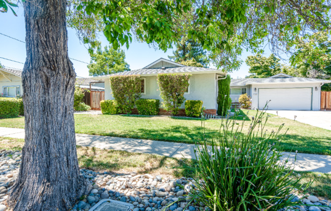 3985 ROYAL ARCH DR