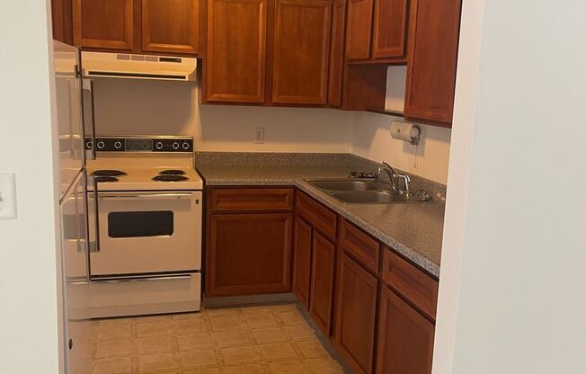 2 beds, 1 bath, $875