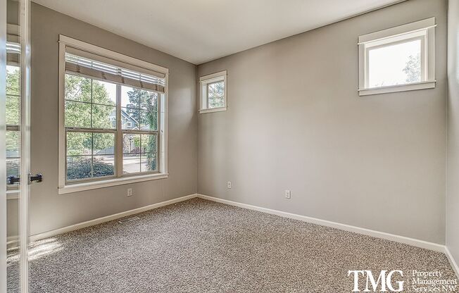 Large 4 Bed 2.5 Bath with its own Putting Green in Ridgefield!