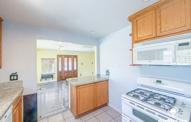Cozy 2BD/2BA Home in Ramona with Front Patio, Included Landscaping & A/C