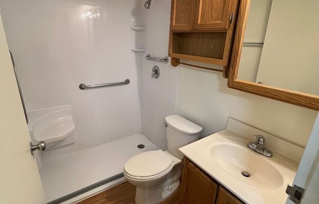 1 bed, 1.5 baths, 850 sqft, $1,295, Unit 141W