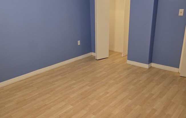 2 beds, 1 bath, 810 sqft, $3,000, Unit T35
