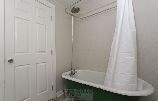 2 beds, 1 bath, $2,195