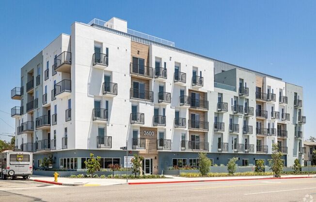 3 beds, 3 baths, 1,150 sqft, $4,250, Unit 106