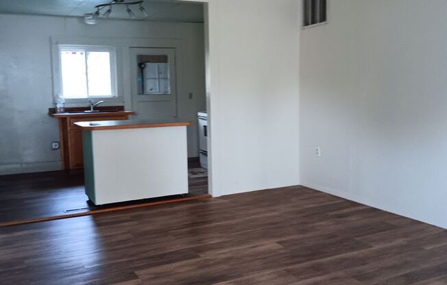 2 beds, 1 bath, $1,000