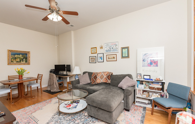 2702 W Thomas St, Chicago IL 2