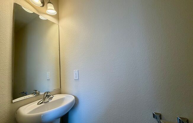 4 bedroom near lots of shopping and restaurants