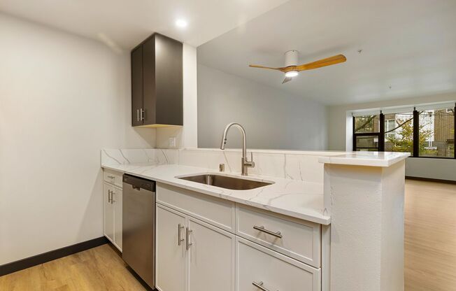 1 bed, 1 bath, 634 sqft, $2,345, Unit 215