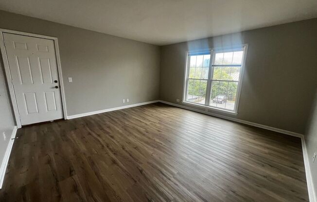 2 beds, 1 bath, 950 sqft, $1,300, Unit 2